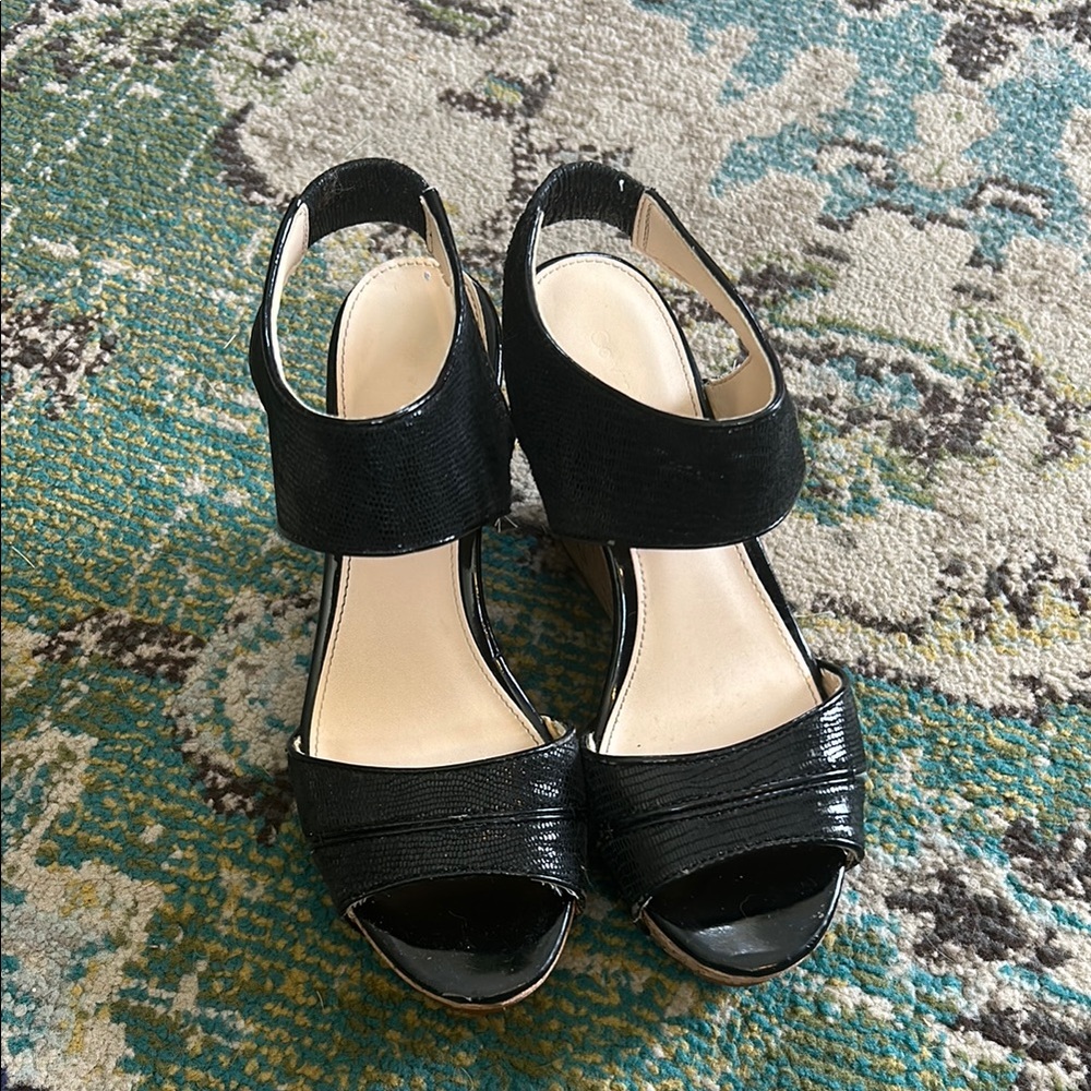 Black cork wedge